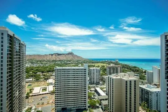 Sleek & Modern 32Nd Floor Condo At The Waikiki Banyan - Free Parking! Condo Honolulu