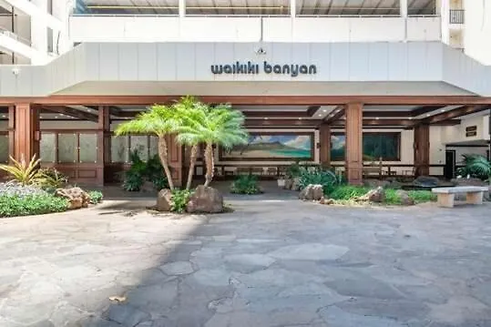 Sleek & Modern 32Nd Floor Condo At The Waikiki Banyan - Free Parking! Condo Honolulu Apartment