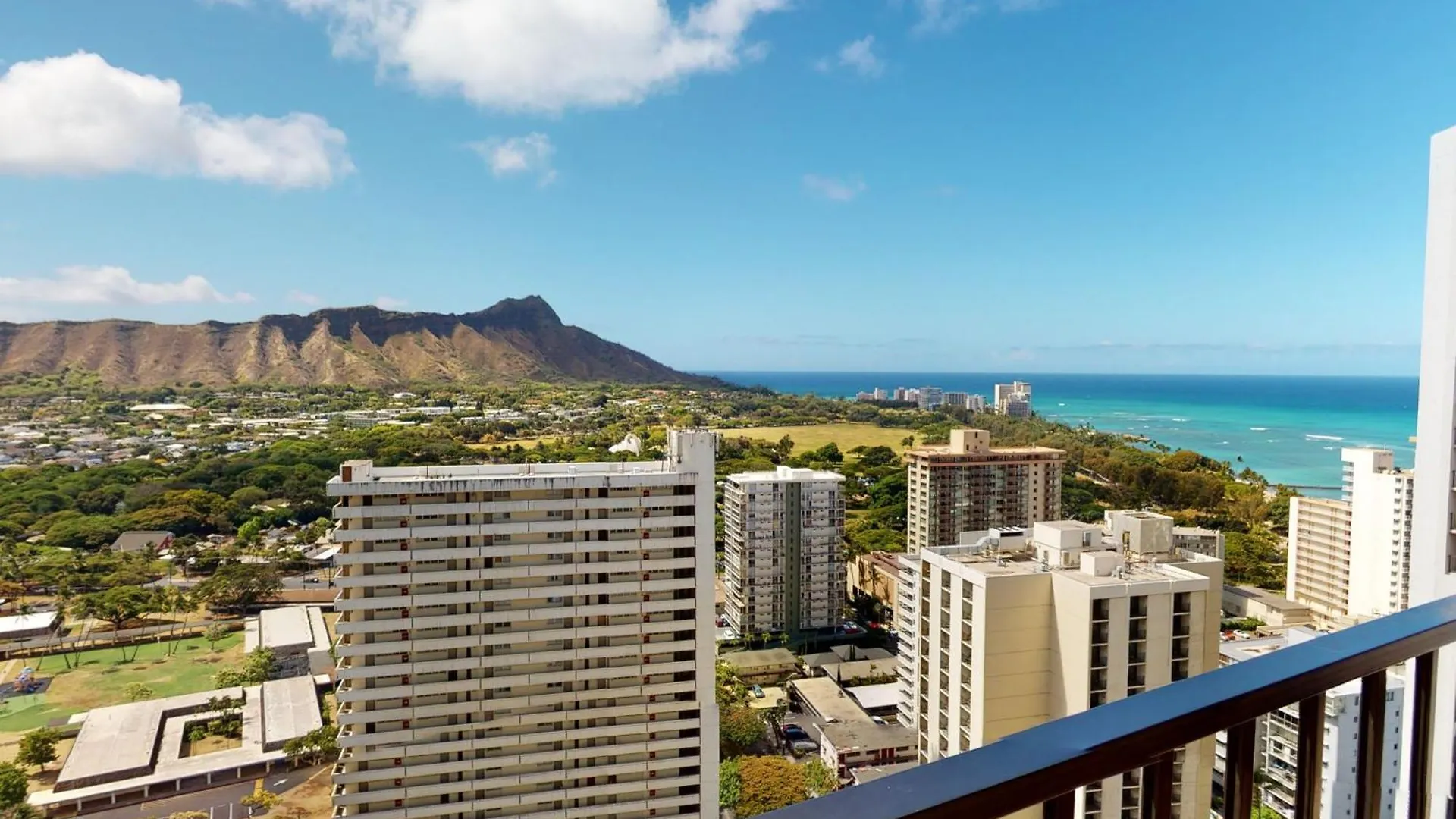 Sleek & Modern 32Nd Floor Condo At The Waikiki Banyan - Free Parking! Condo Honolulu United States