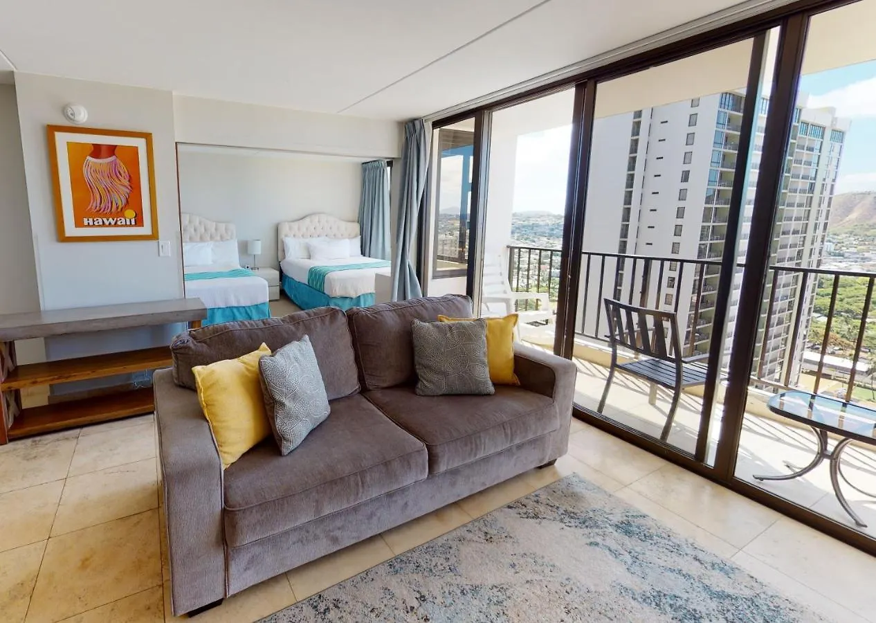 Sleek & Modern 32Nd Floor Condo At The Waikiki Banyan - Free Parking! Condo Honolulu Apartment