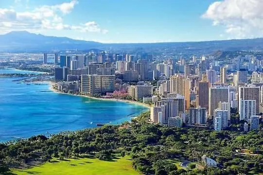 Sleek & Modern 32Nd Floor Condo At The Waikiki Banyan - Free Parking! Condo Honolulu