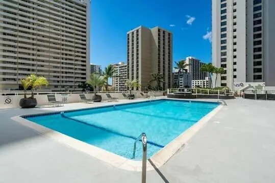 Sleek & Modern 32Nd Floor Condo At The Waikiki Banyan - Free Parking! Condo Honolulu Apartment