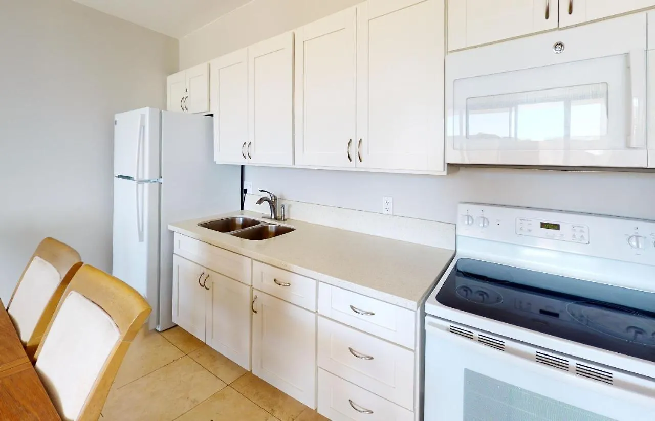 Apartment Sleek & Modern 32Nd Floor Condo At The Waikiki Banyan - Free Parking! Condo Honolulu United States