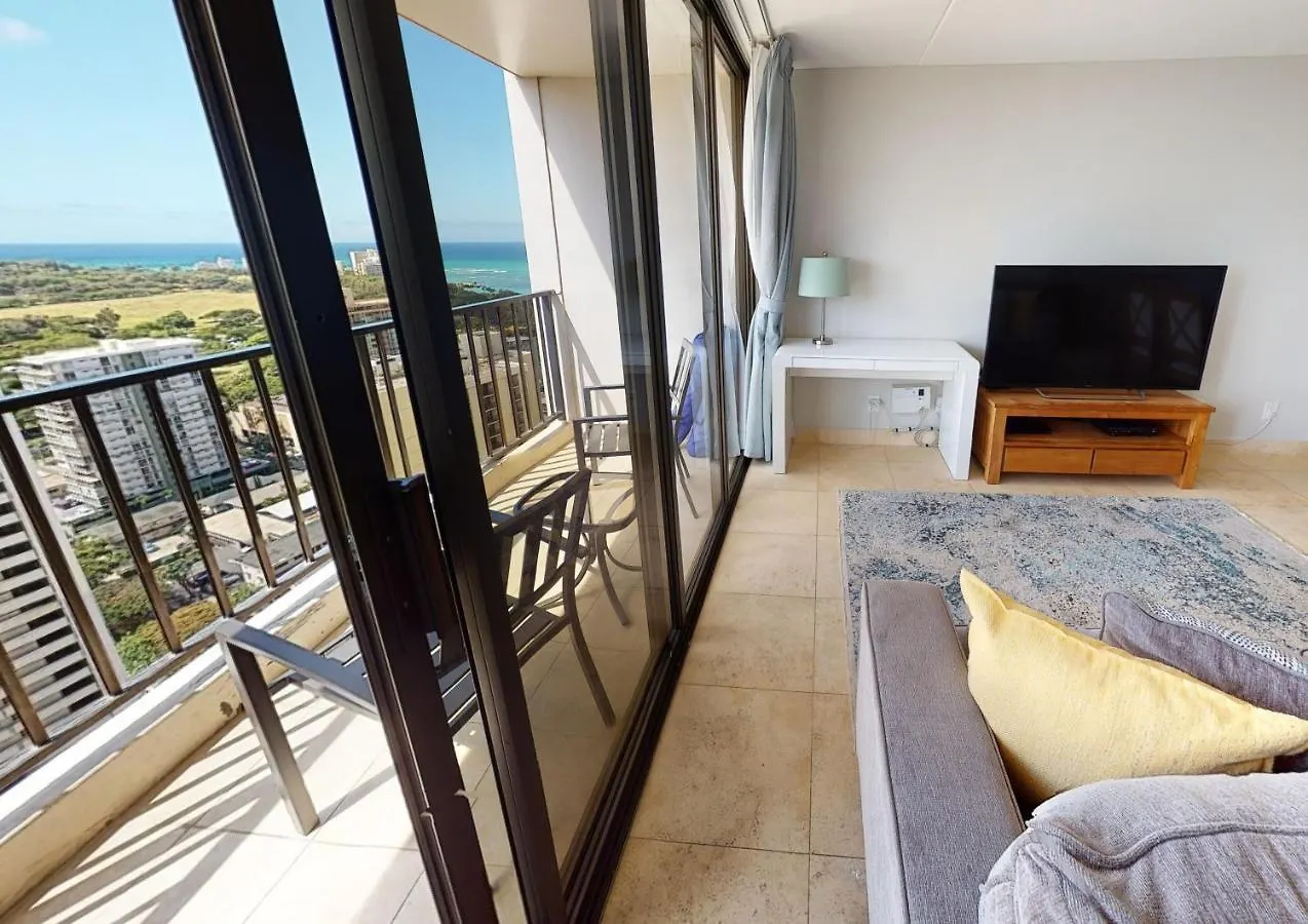 Apartment Sleek & Modern 32Nd Floor Condo At The Waikiki Banyan - Free Parking! Condo Honolulu United States