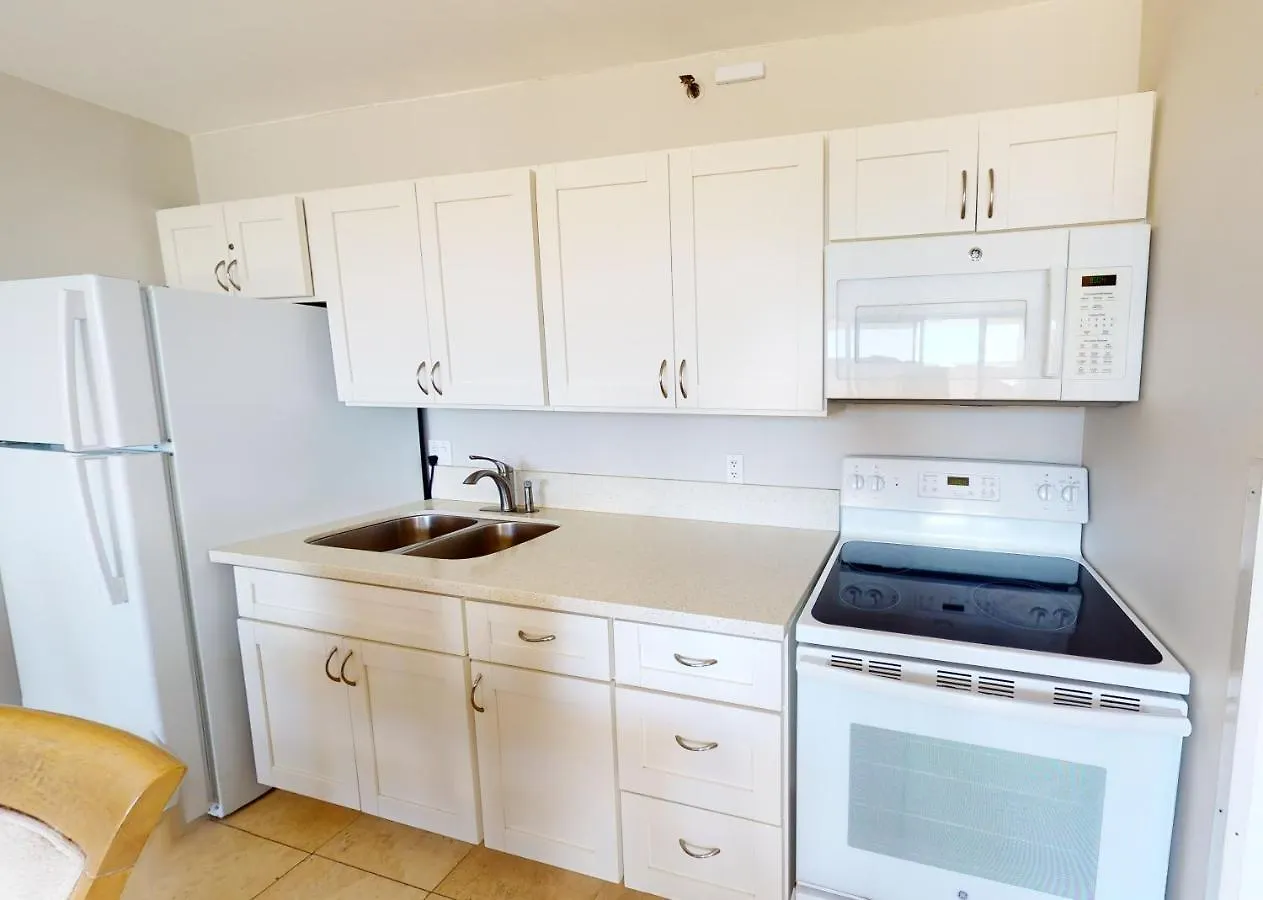Apartment Sleek & Modern 32Nd Floor Condo At The Waikiki Banyan - Free Parking! Condo Honolulu