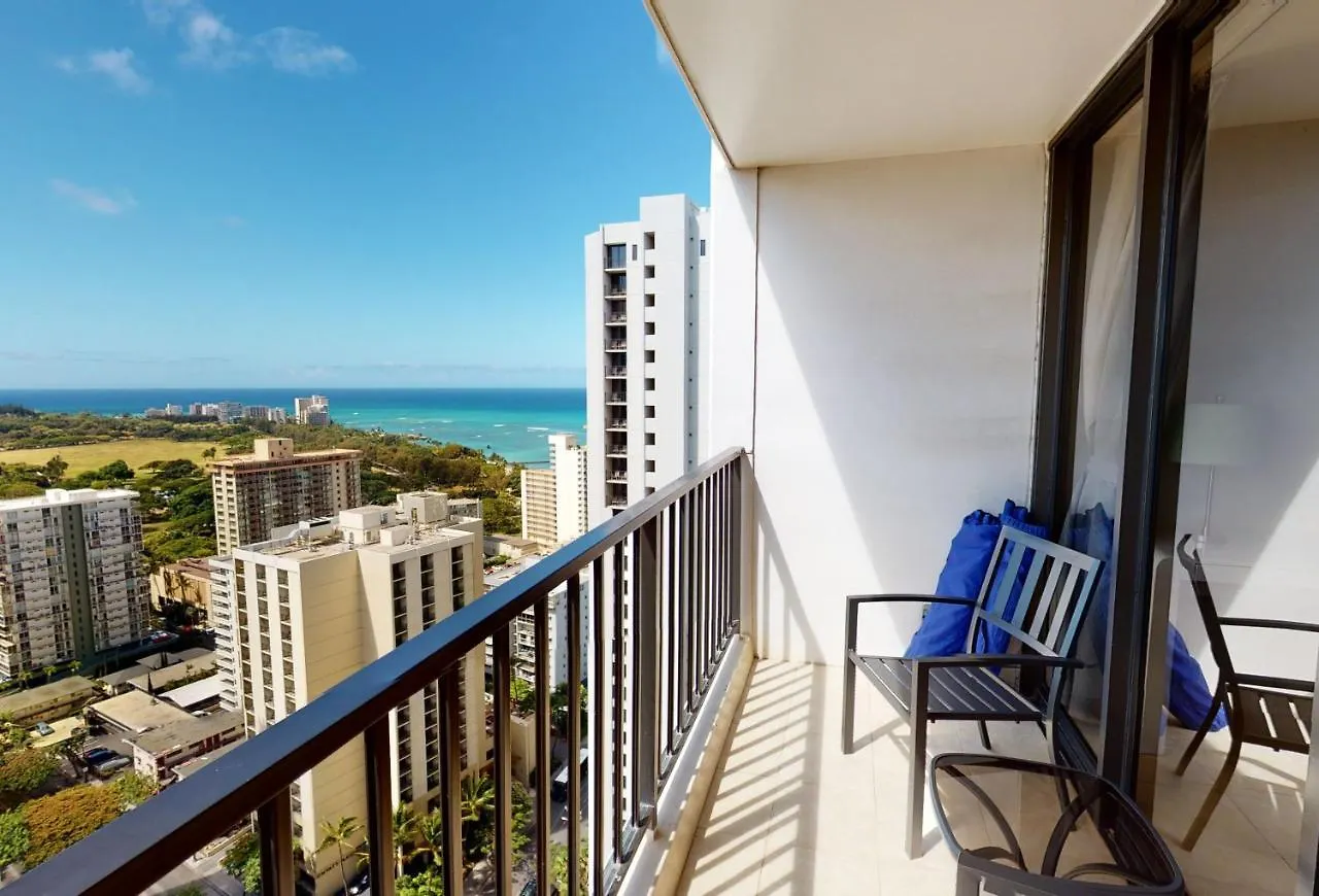 Sleek & Modern 32Nd Floor Condo At The Waikiki Banyan - Free Parking! Condo Honolulu