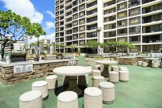 Sleek & Modern 32Nd Floor Condo At The Waikiki Banyan - Free Parking! Condo Honolulu
