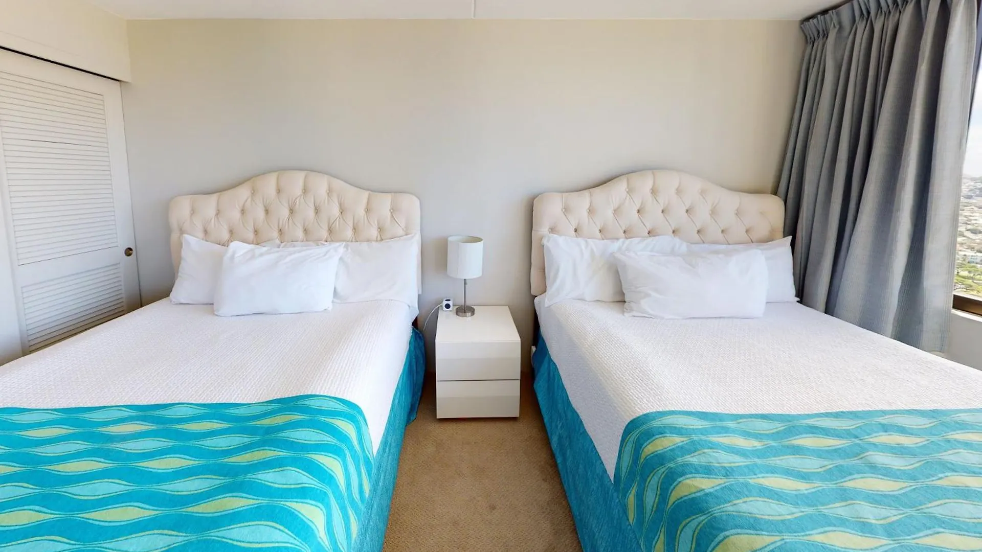 Sleek & Modern 32Nd Floor Condo At The Waikiki Banyan - Free Parking! Condo Honolulu 0*,  United States