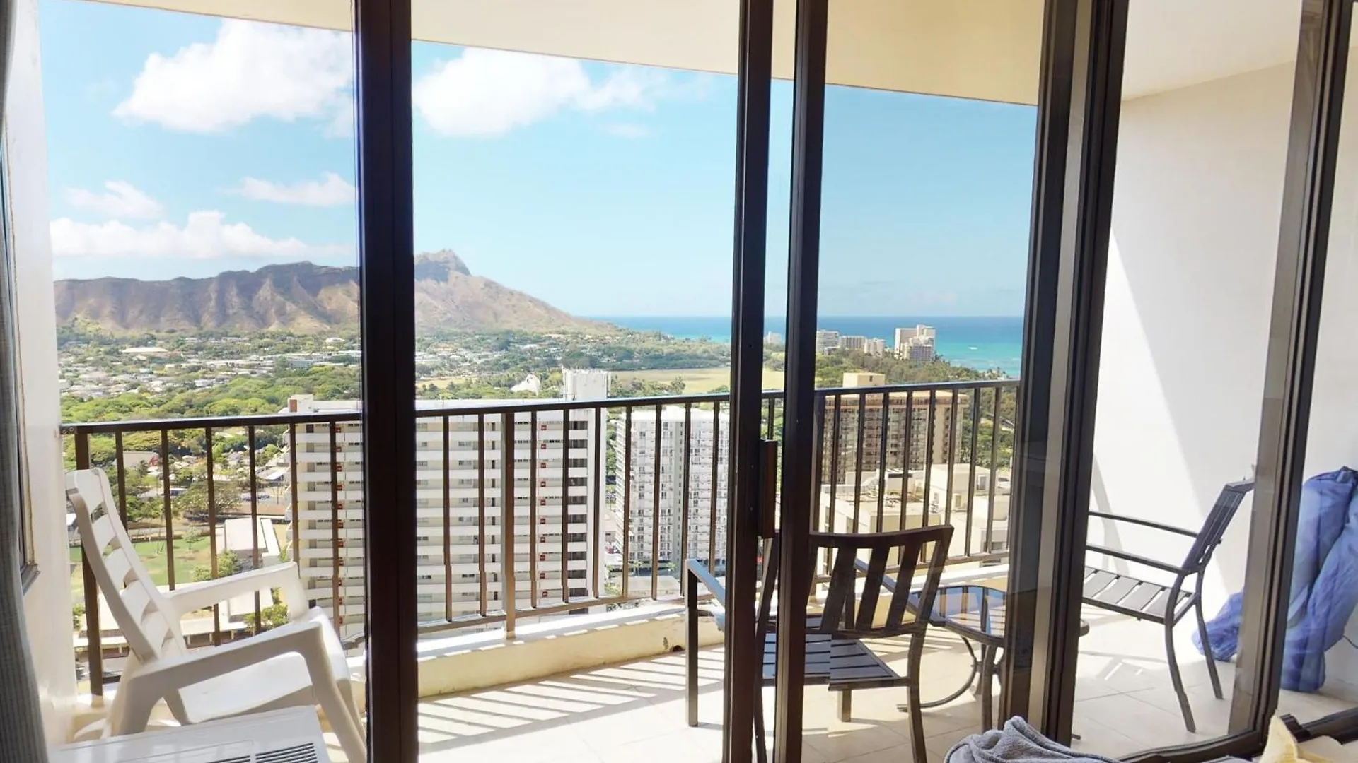 Sleek & Modern 32Nd Floor Condo At The Waikiki Banyan - Free Parking! Condo contacts